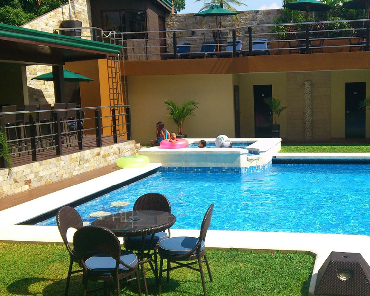 Queens Hotel Angeles City | The Pool and Pool Bar